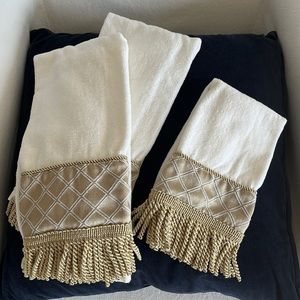 Stratford Home set of towels